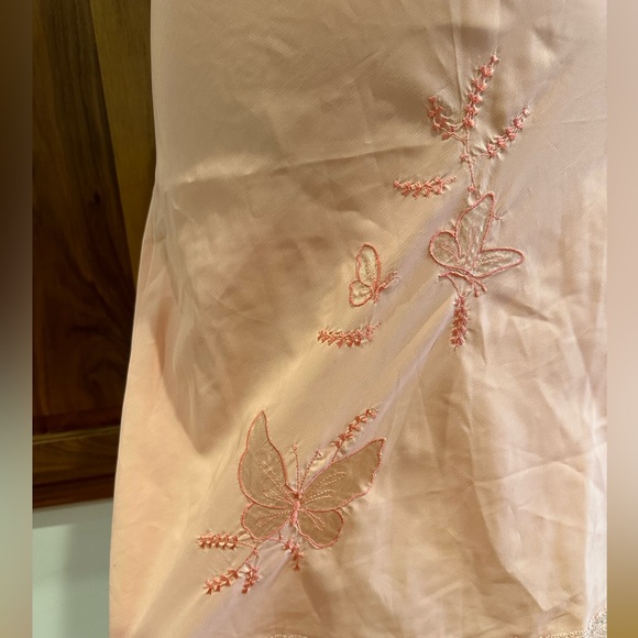 Vintage Butterfly Embroidered Peach Slip - Picture 4 of 14